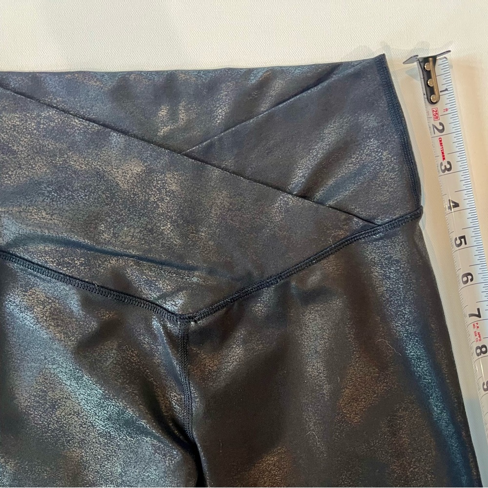 aerie Foil Print Black Shiny Crackle Faux Leather Party Leggings Medium - Picture 9 of 13